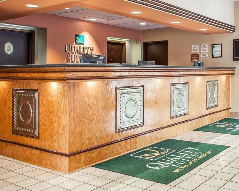Quality Inn & Suites Milwaukee Exterior foto